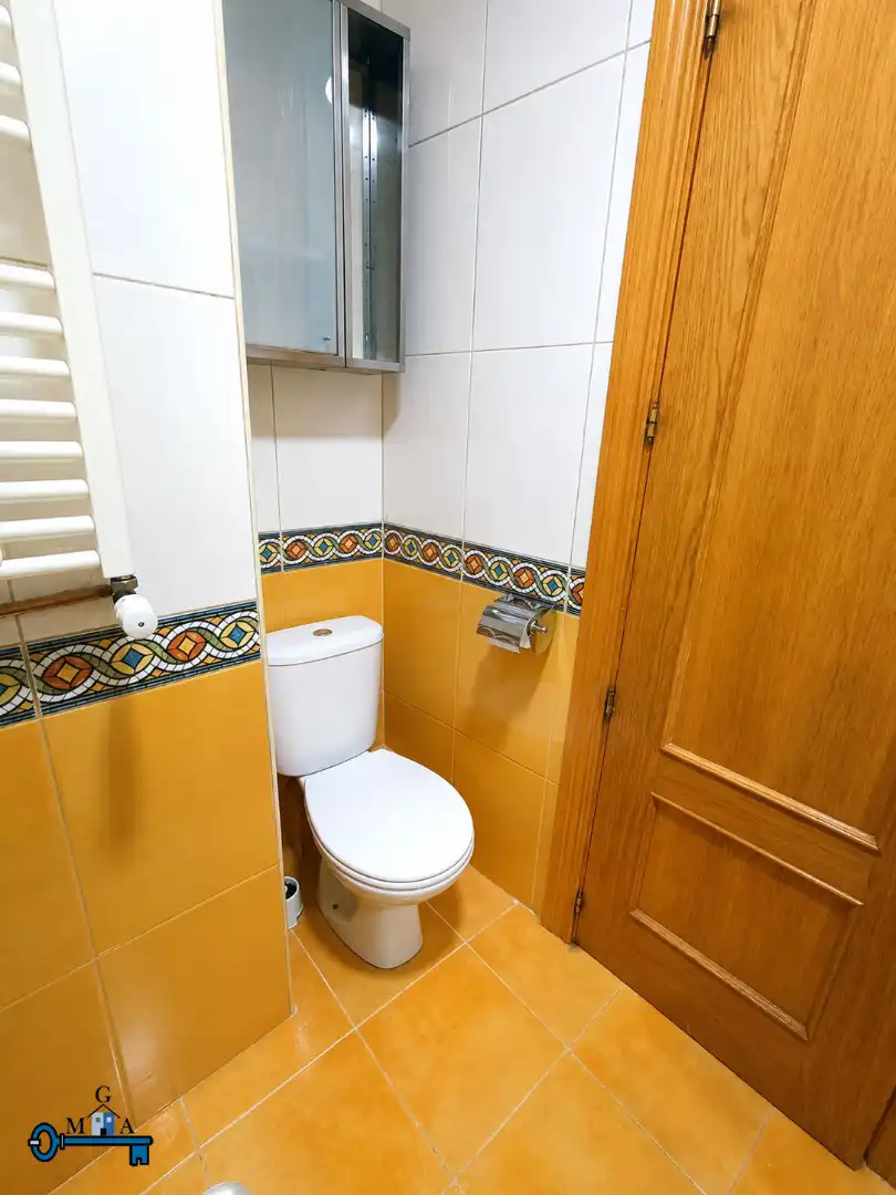 Badezimmer von Wohnung zum Verkauf in Fuenlabrada mit Klimaanlage, Heizung und Parkett