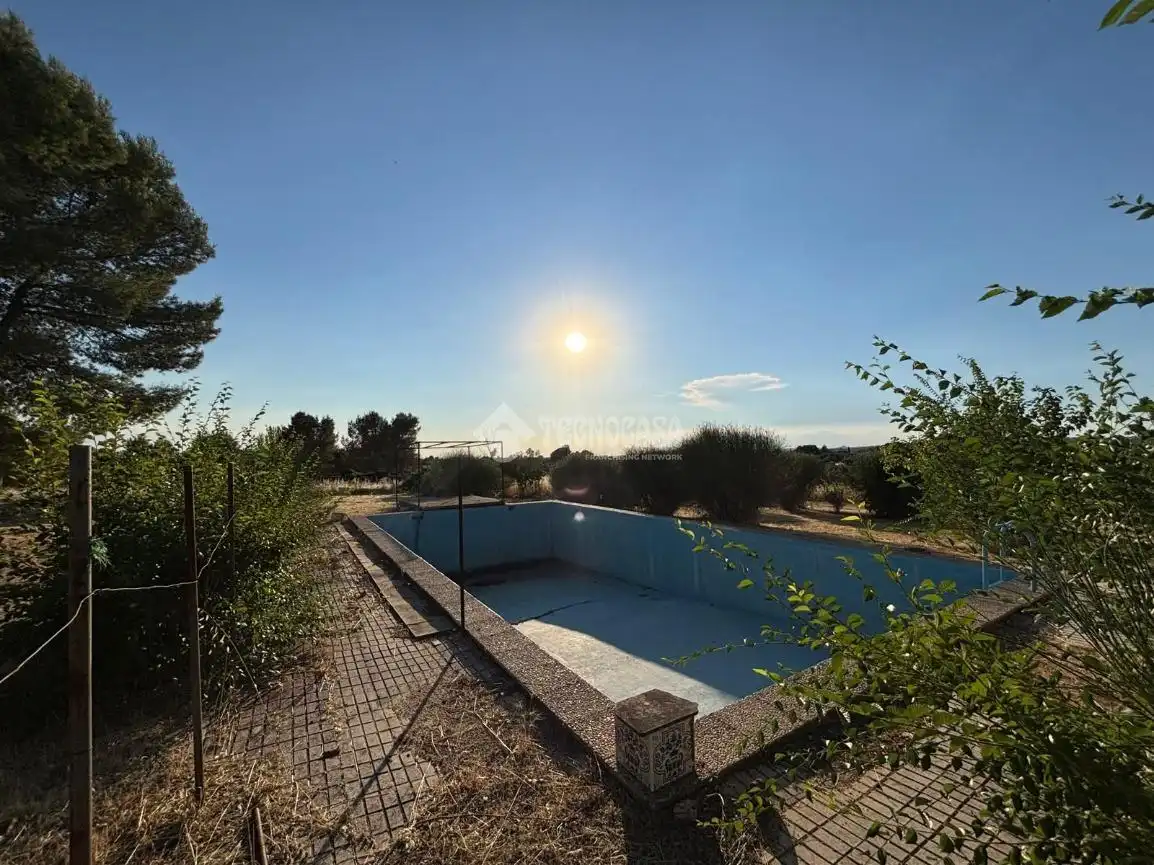 Piscina de Finca rústica en venda en Argamasilla de Calatrava amb Calefacció