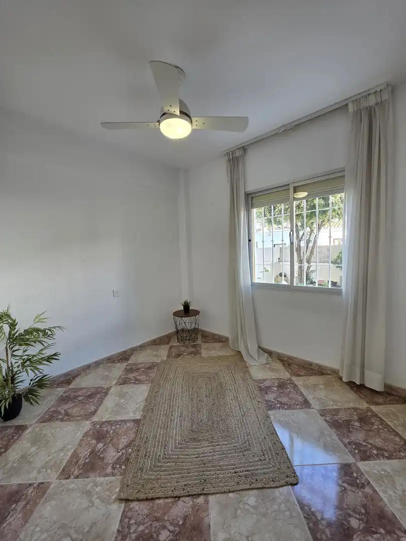 Dormitori de Apartament en venda en Fuengirola amb Terrassa i Moblat