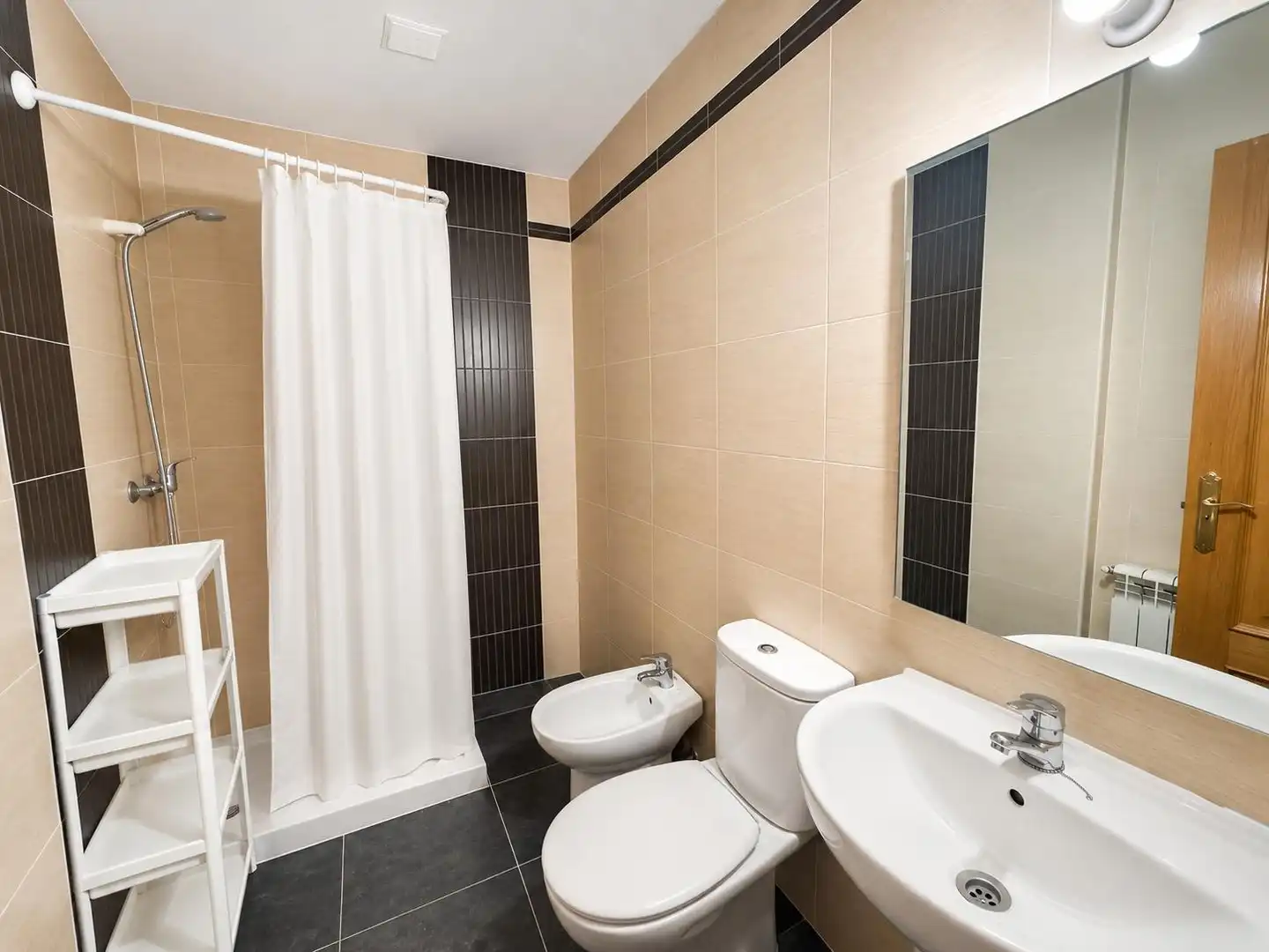 Baño de Casa adosada en venta en Valdemoro con Calefacción, Jardín privado y Terraza