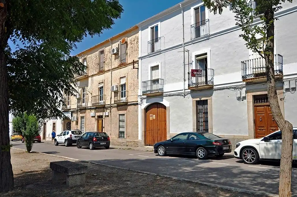 Vista exterior de Pis en venda en Trujillo amb Moblat, Rentadora i Balcó