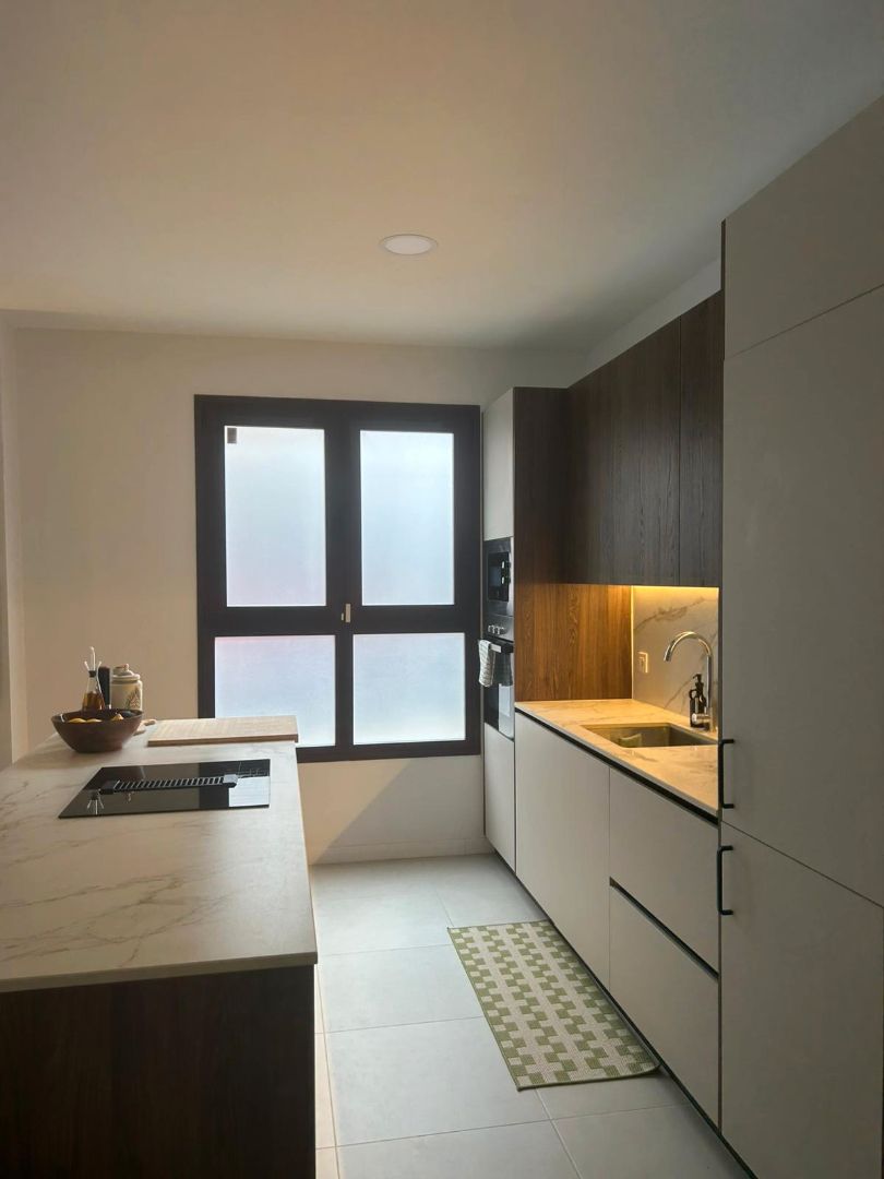 Cocina de Piso de alquiler en  Santa Cruz de Tenerife Capital con Aire acondicionado, Amueblado y Horno