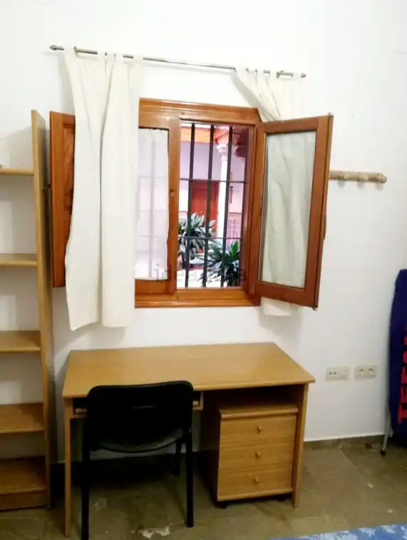 Habitación de Piso de alquiler en Granada con Calefacción y Amueblado