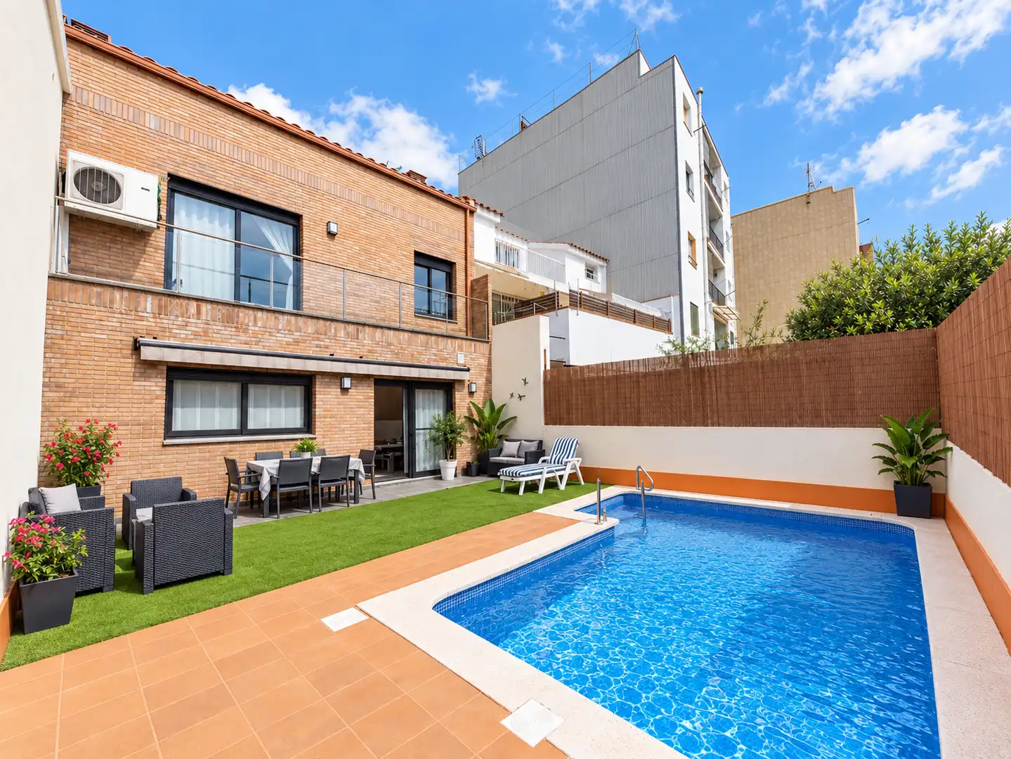 Adosado con terraza en venta en Gran Via de Lluís Companys