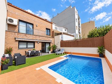 Reihenhaus mit Balkon zum Verkauf in Gran Via de Lluís Companys