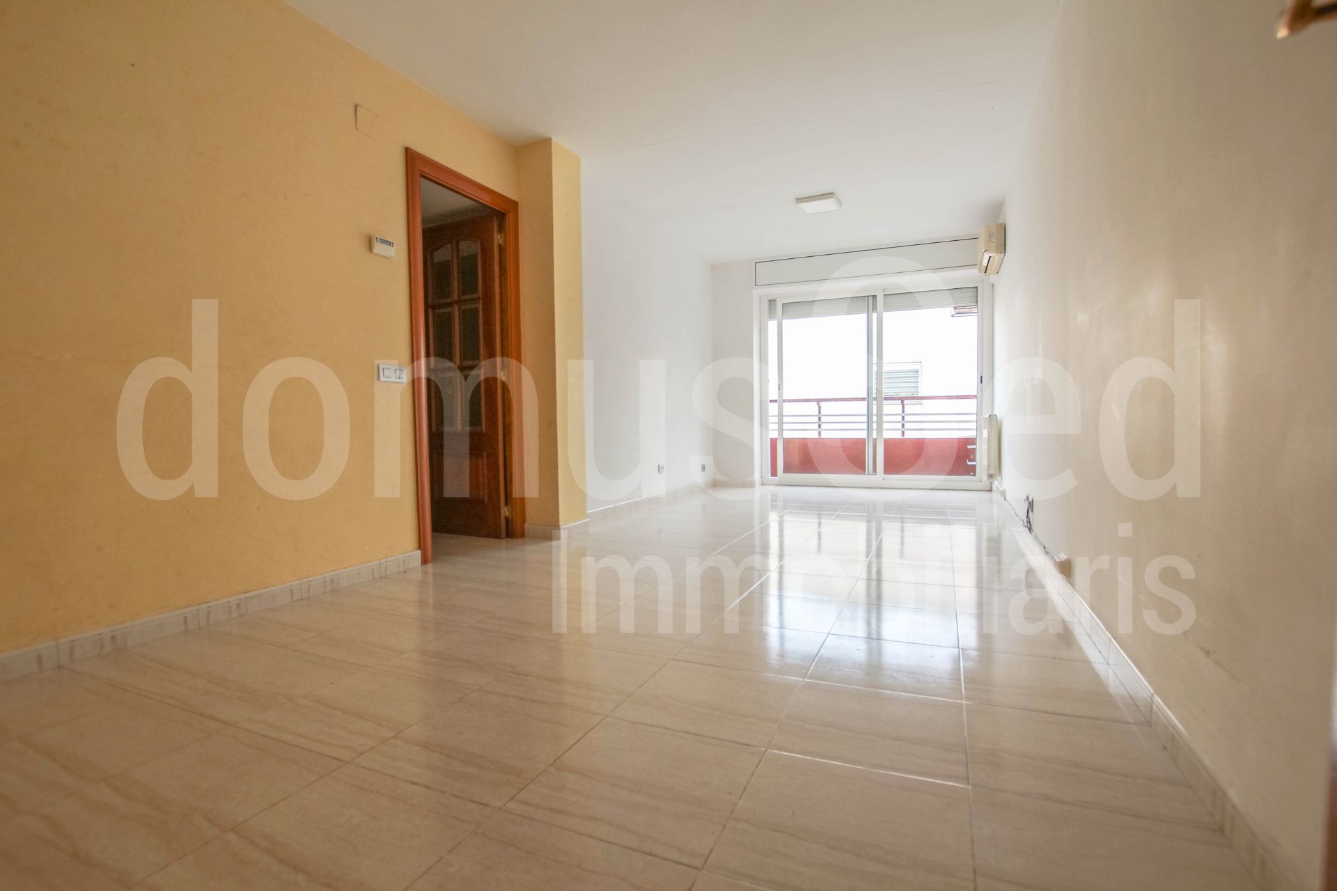 Living room of Flat for sale in El Masnou  with Air Conditioner, Heating and Terrace