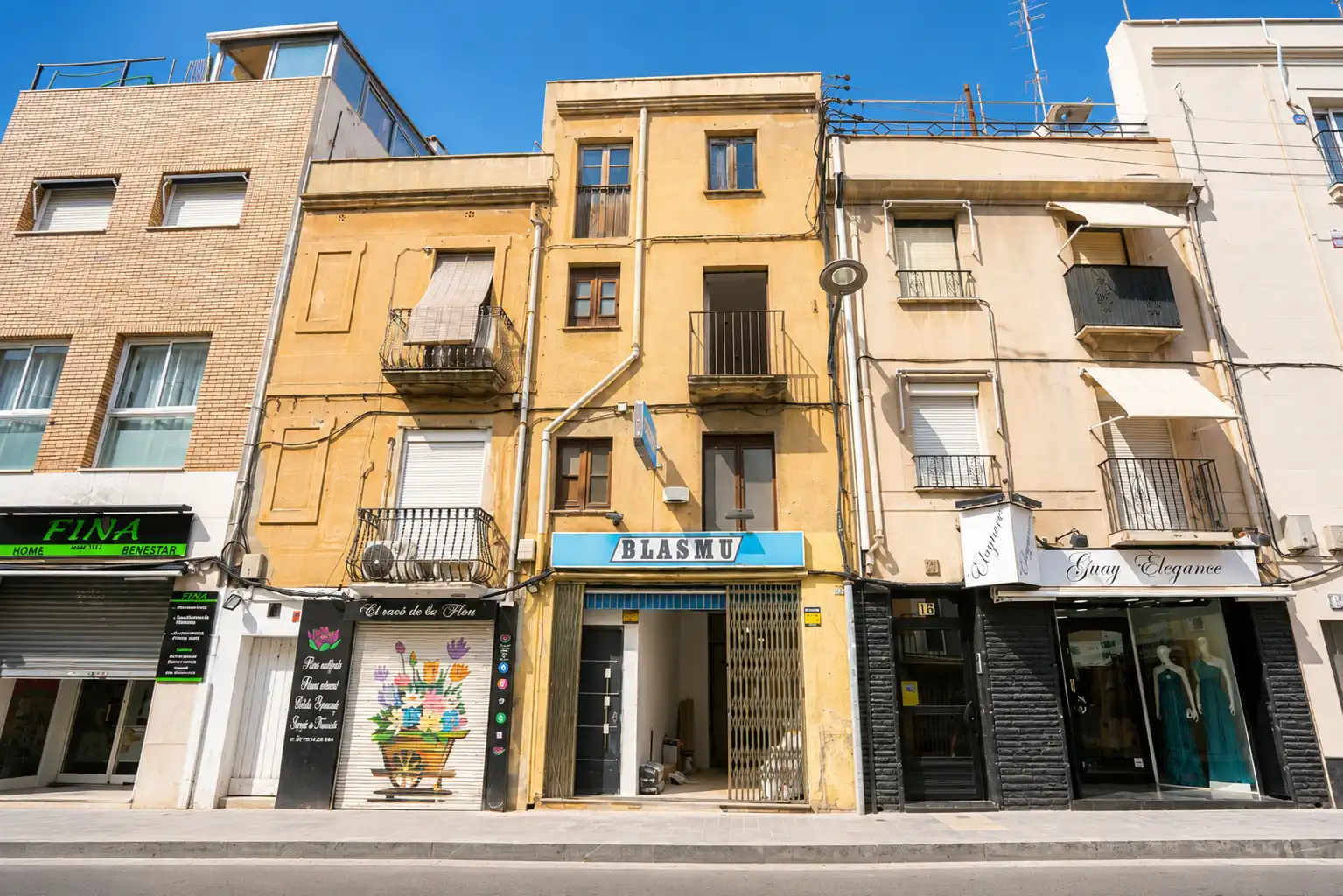 Adossat amb terrassa en venda a Carrer de Misericòrdia