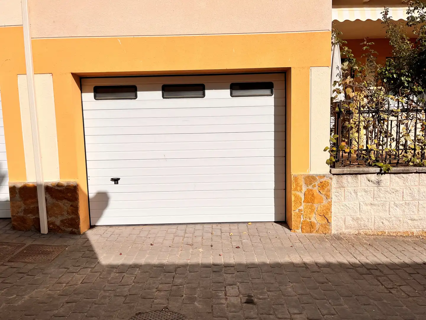 Parking de Casa adosada en venta en Herradón de Pinares con Calefacción