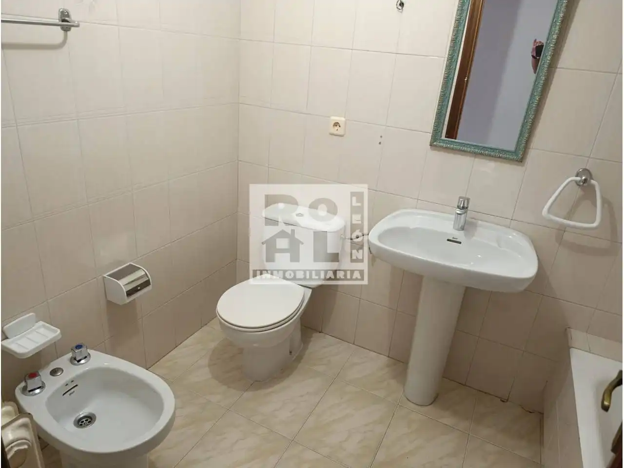 Baño de Piso en venta en León Capital  con Calefacción, Terraza y Trastero