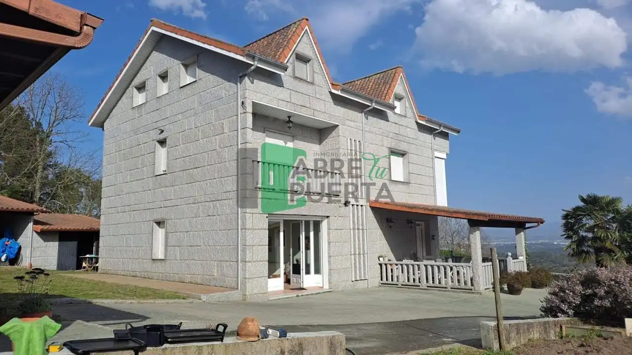 Xalet amb piscina en venda a Toén