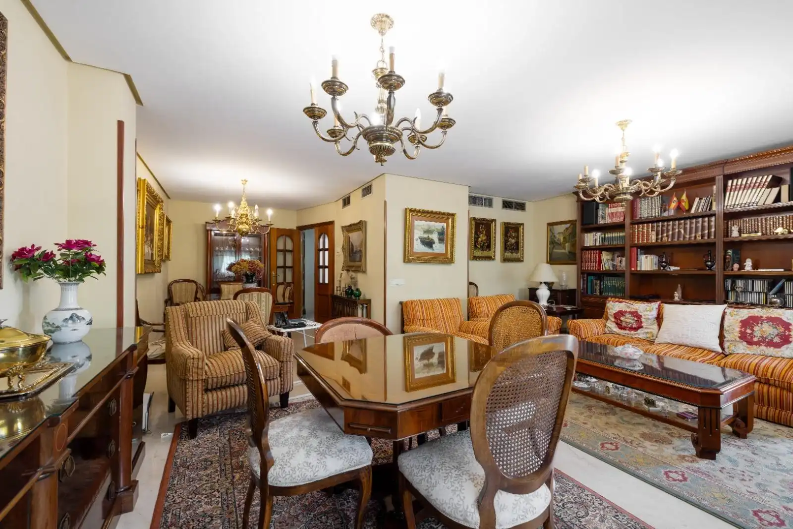Dining room of Flat for sale in Sevilla  with Air Conditioner, Heating and Terrace