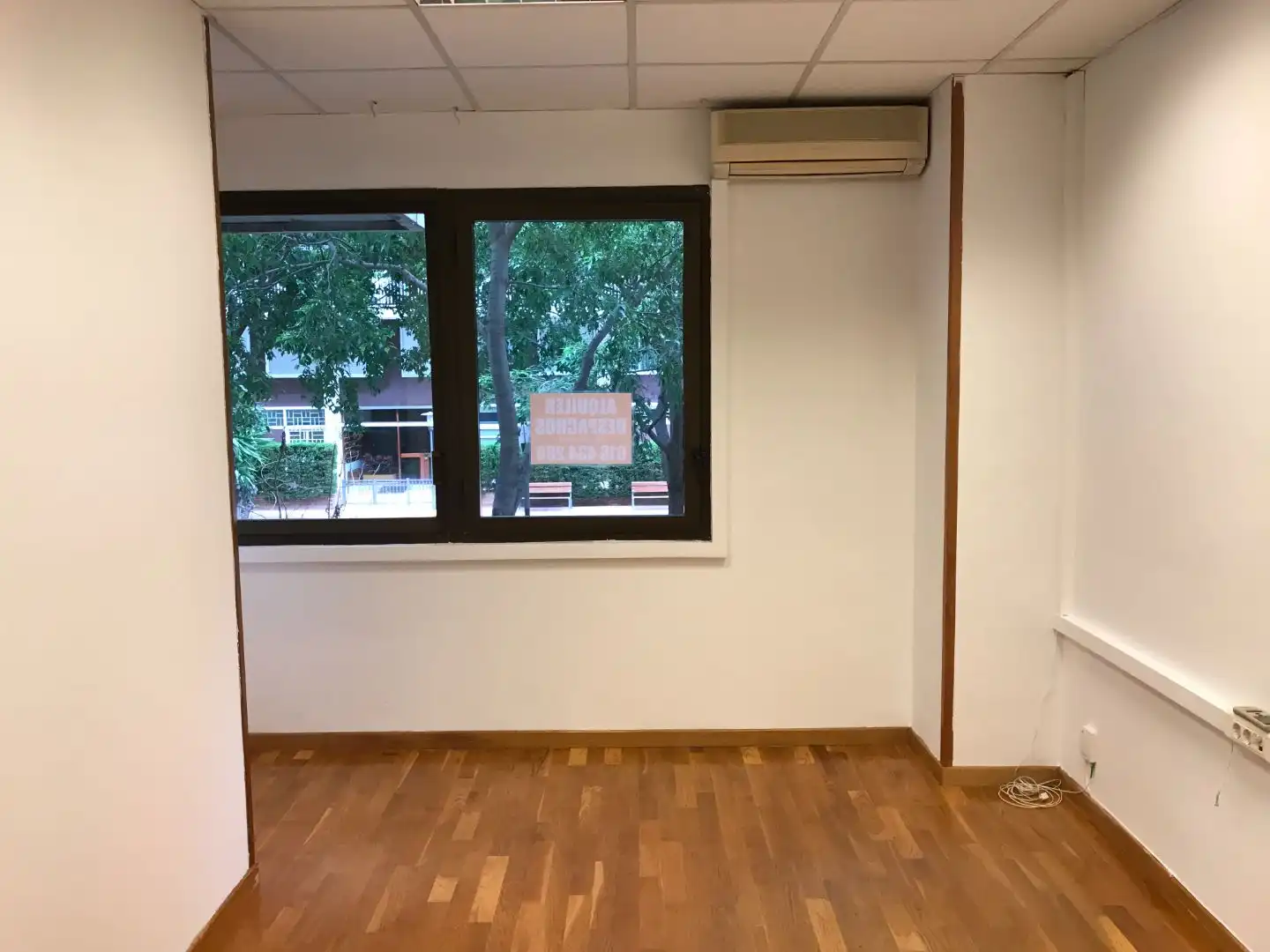 Habitación de Oficina de alquiler en  Barcelona Capital con Aire acondicionado, Calefacción y Alarma