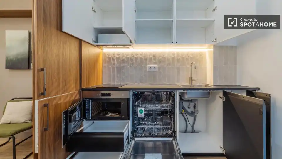 Kitchen of Flat for rent in Madrid  with Air Conditioner, Heating and Furnished