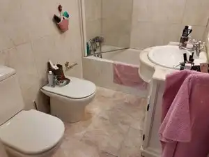Bathroom of Flat for sale in Madrid  with Air Conditioner and Heating