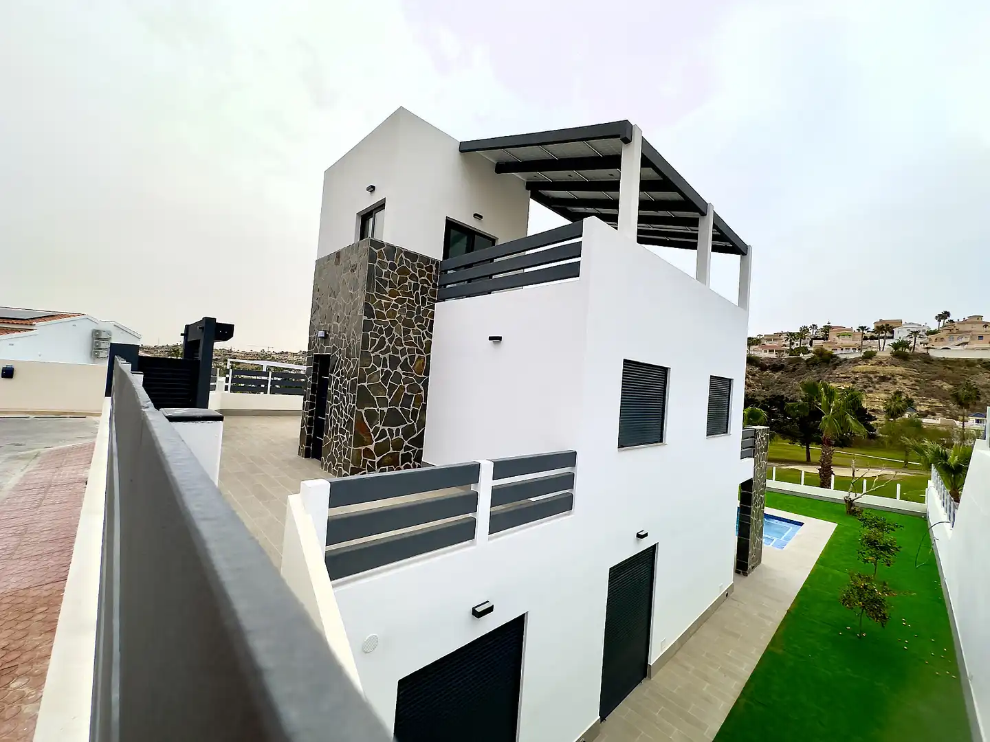 Vista exterior de Casa o xalet en venda en Rojales amb Aire condicionat, Jardí privat i Terrassa