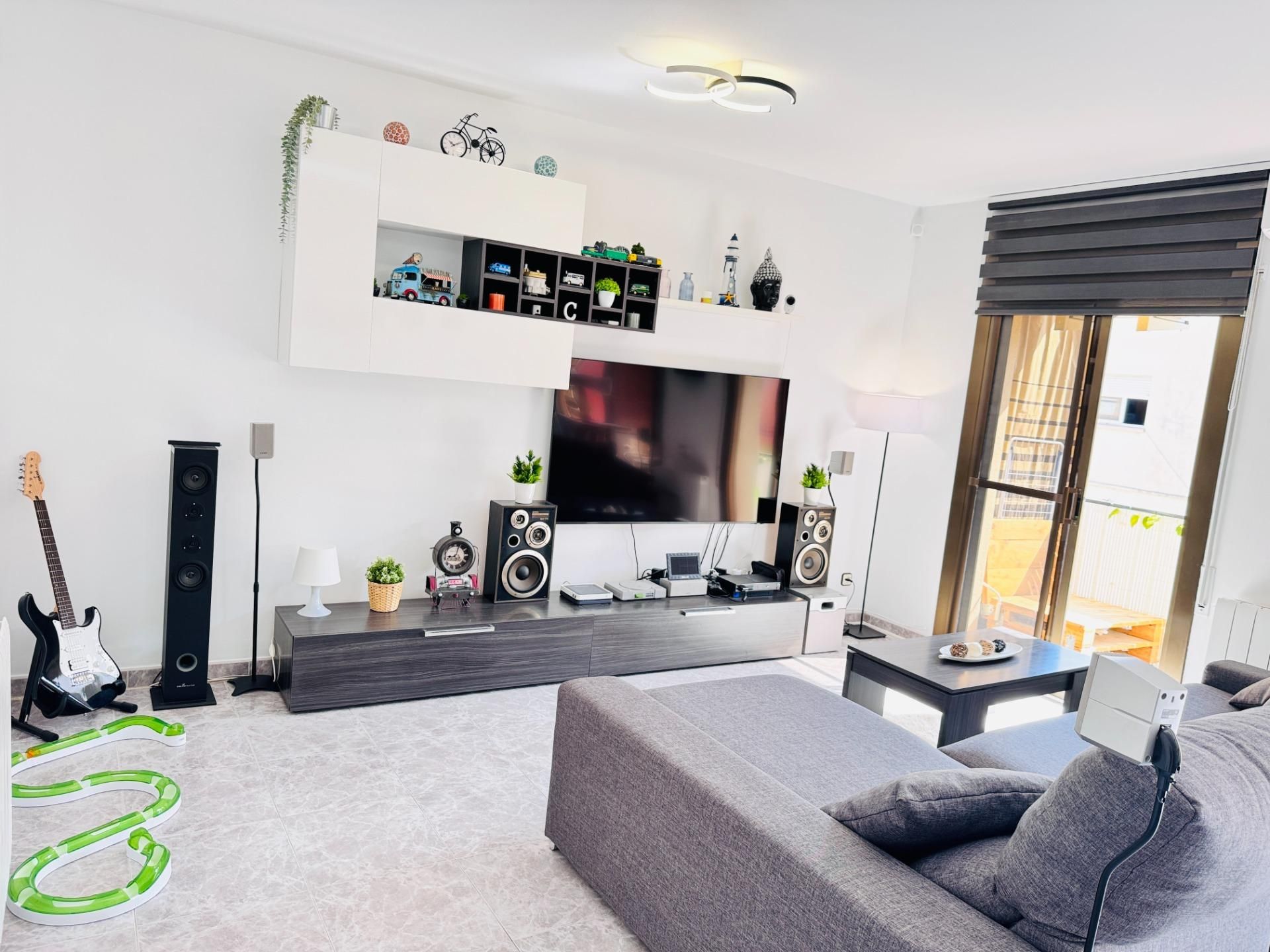Living room of Flat for sale in Vilanova i la Geltrú