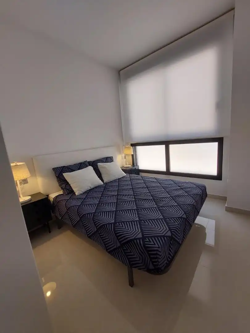 Dormitori de Apartament de lloguer en Torrevieja amb Aire condicionat, Calefacció i Piscina