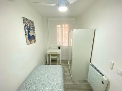 Bedroom of Flat to share in  Madrid Capital  with Heating, Furnished and Washing machine