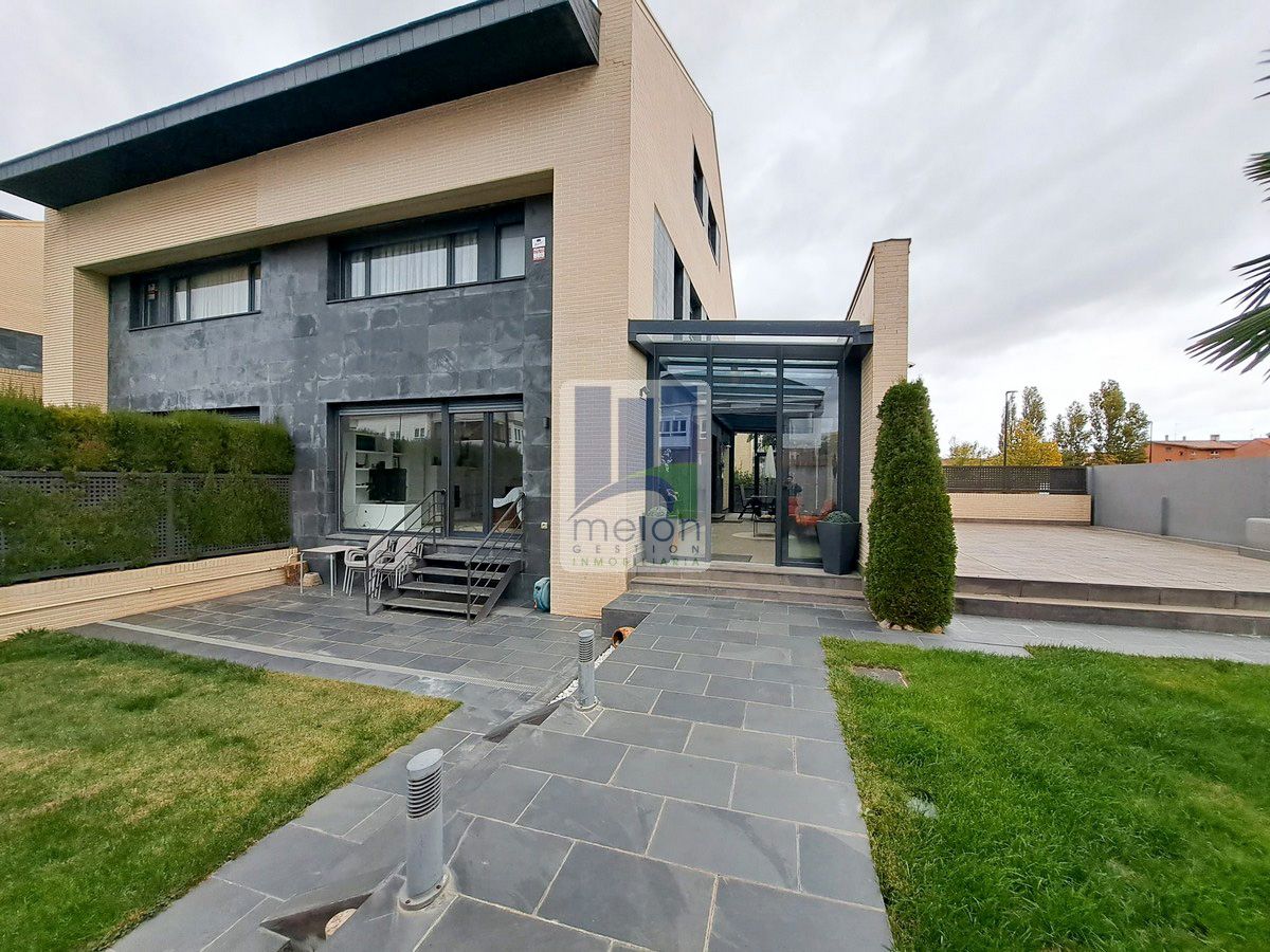 Vista exterior de Casa o chalet en venta en Burgos Capital con Trastero