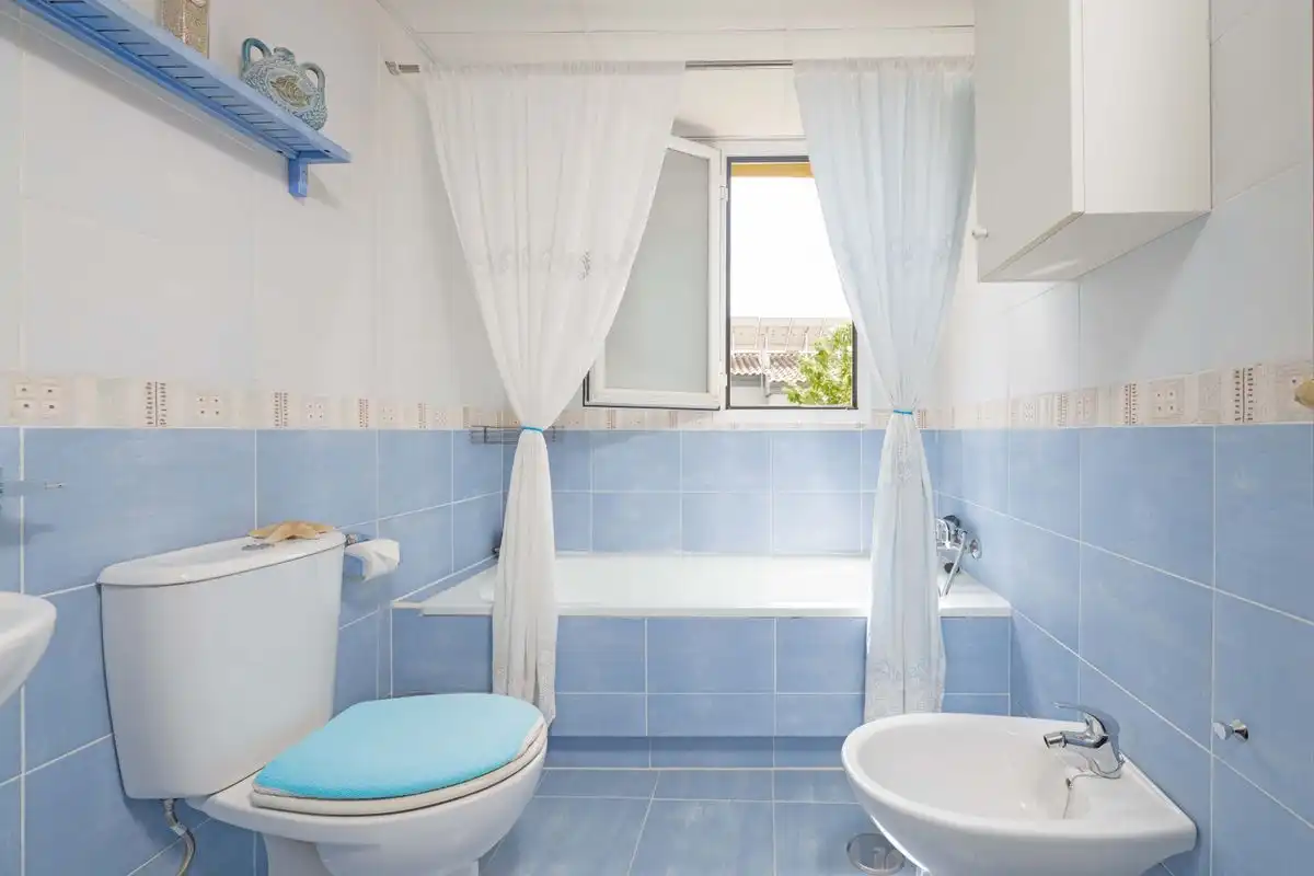 Baño de Casa adosada en venta en Espartinas con Calefacción y Amueblado