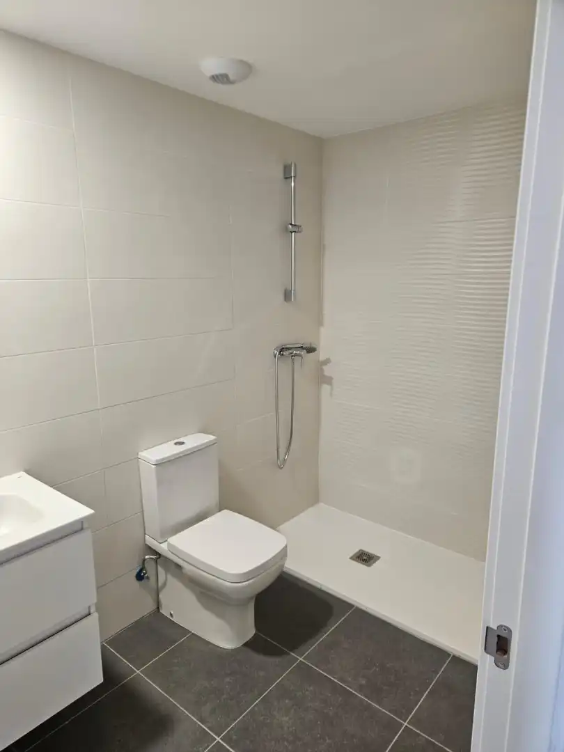 Bathroom of Flat for rent in Zaragoza  with Air Conditioner, Heating and Terrace