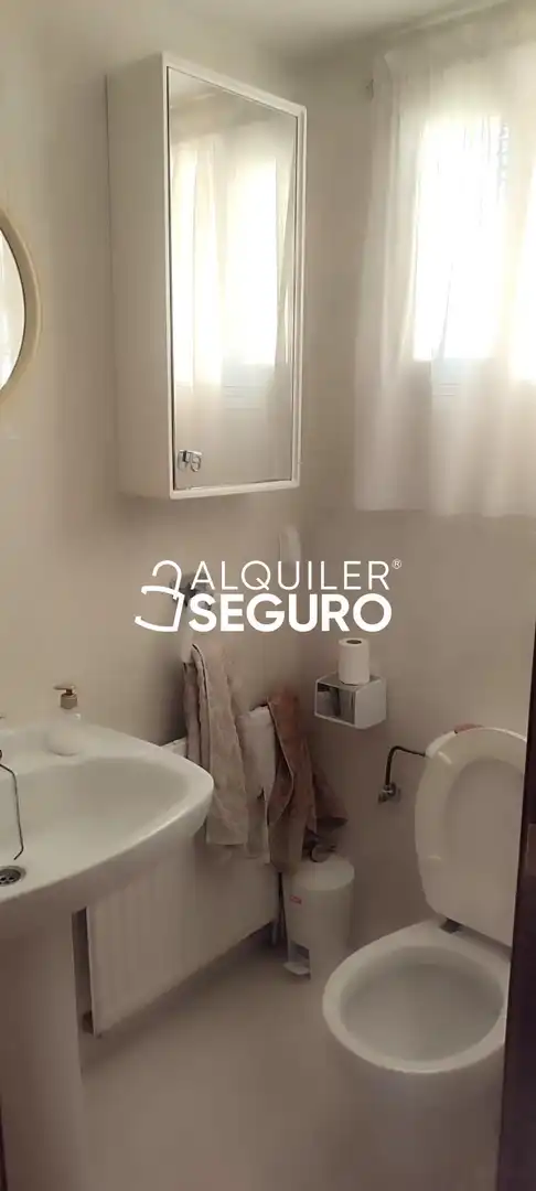 Baño de Casa o chalet de alquiler en Lillo con Calefacción, Terraza y Trastero