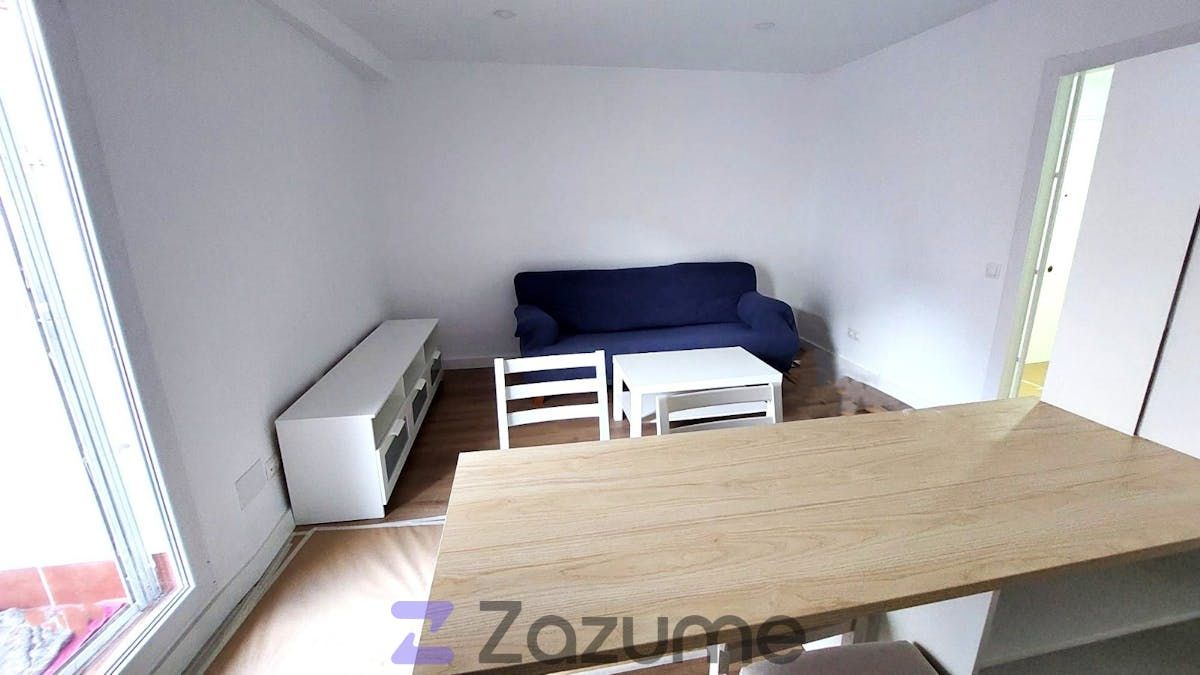 Living room of Flat to rent in  Madrid Capital  with Air Conditioner, Heating and Parquet flooring