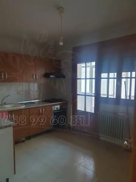 Cuina de Pis en venda en Baza amb Calefacció, Terrassa i Moblat