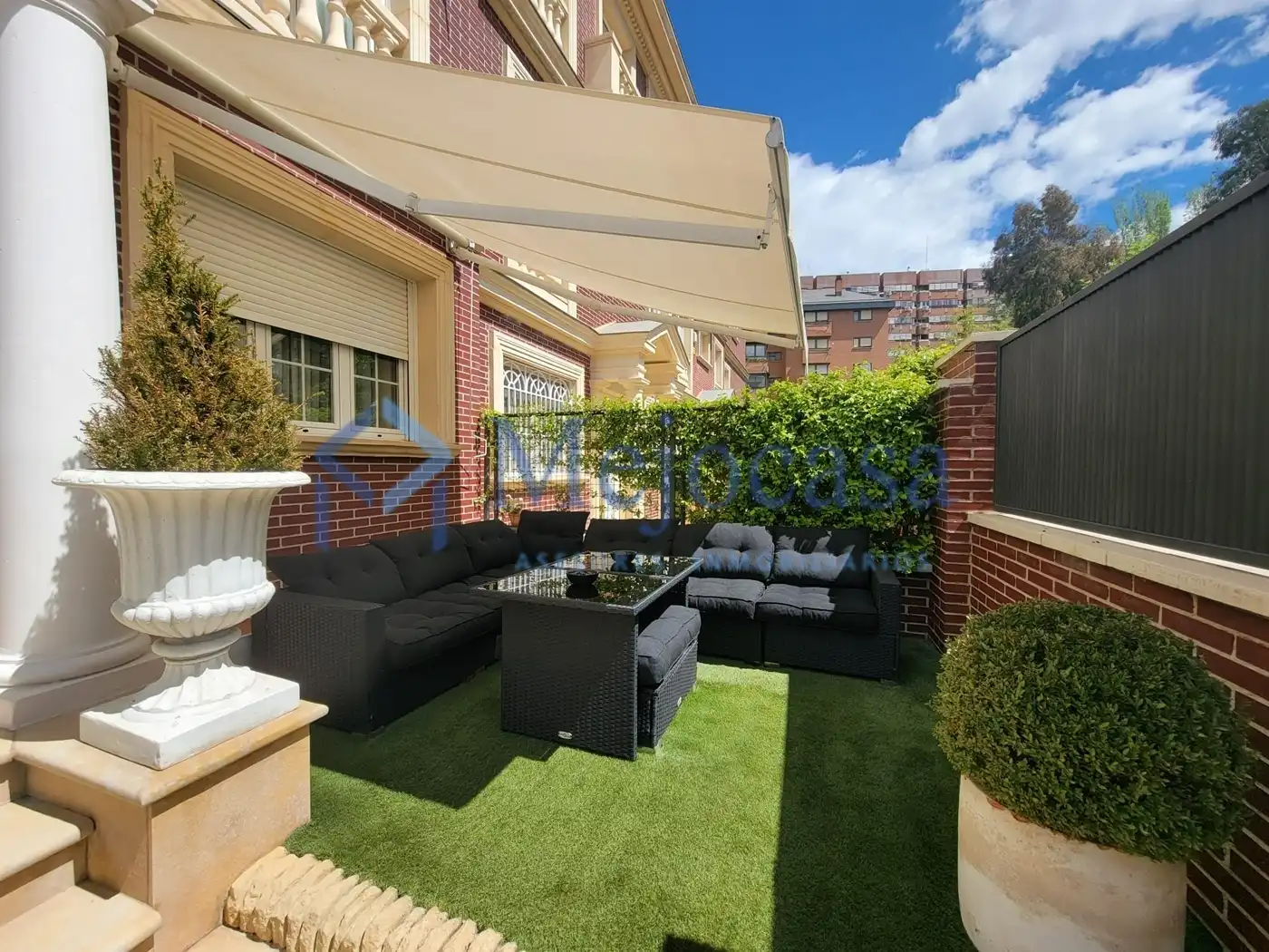 Terrassa de Casa adosada en venda en Madrid amb Aire condicionat, Calefacció i Jardí privat