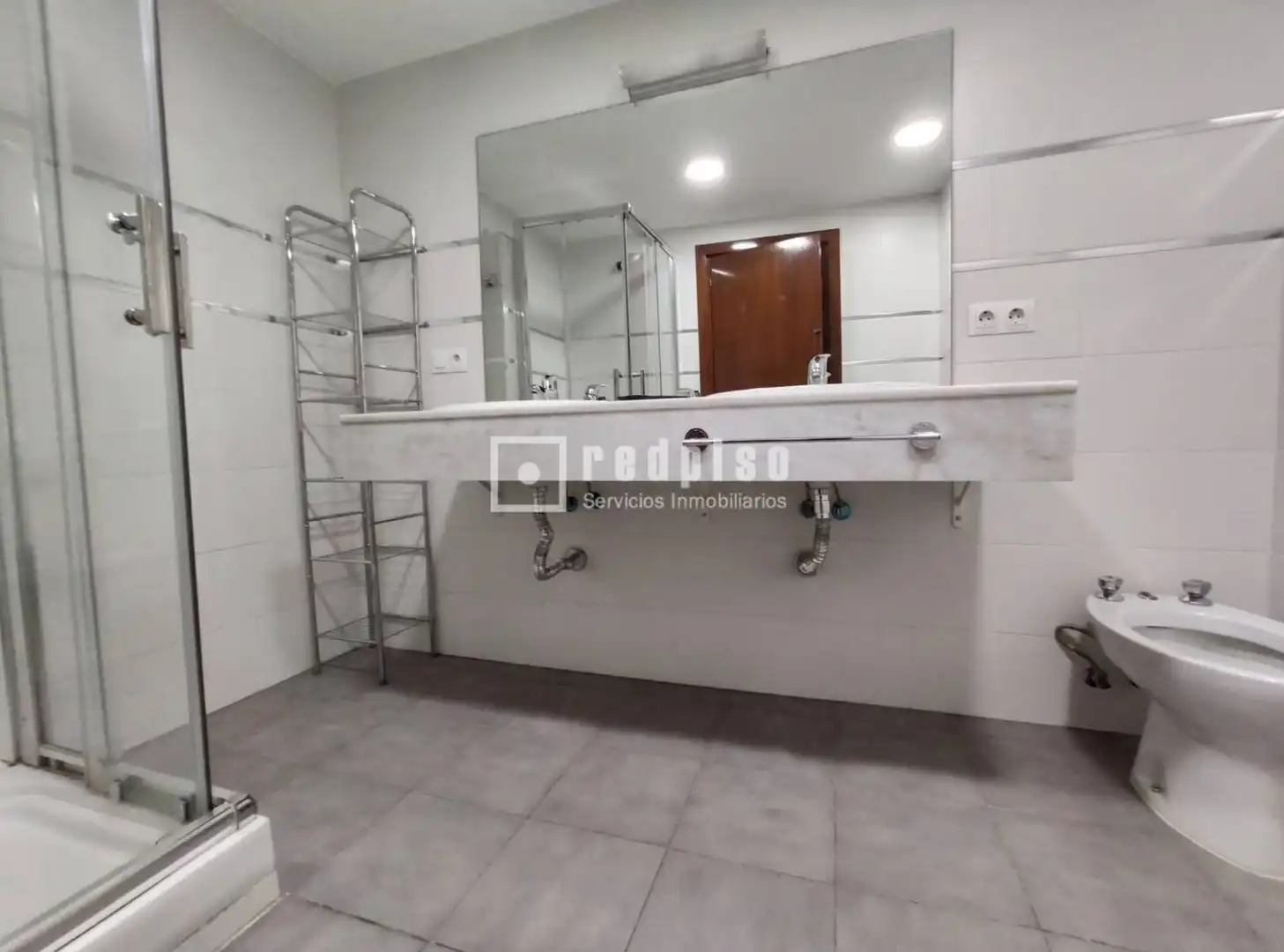 Bany de Pis de lloguer en Málaga amb Aire condicionat, Terrassa i Moblat