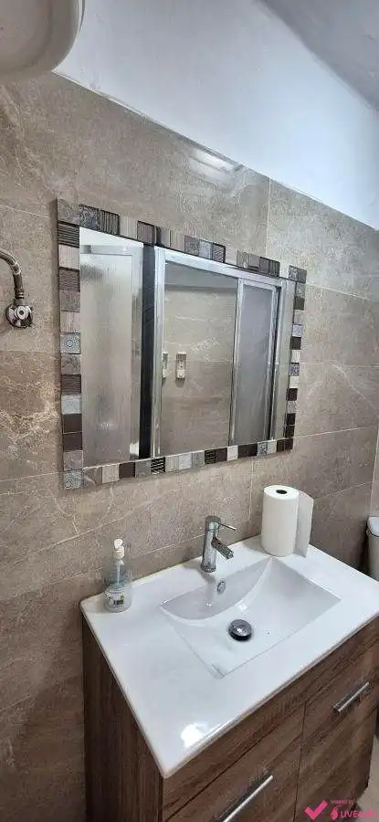 Baño de Piso de alquiler en Valencia con Terraza y Amueblado