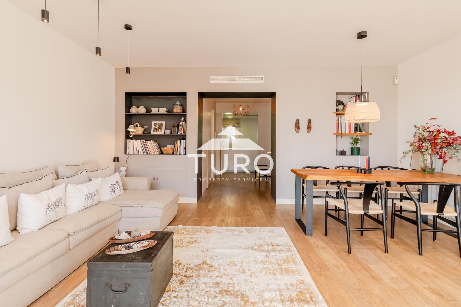 Living room of Single-family semi-detached for sale in Girona Capital  with Air Conditioner, Heating and Private garden