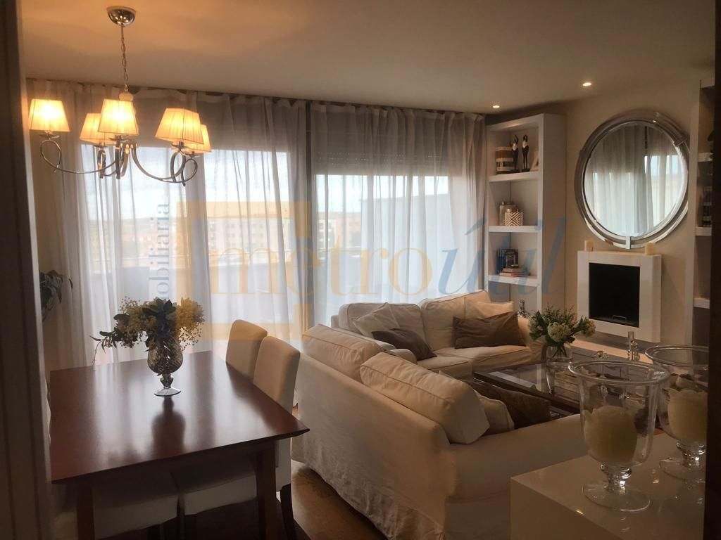 Sala d'estar de Àtic de lloguer en Salamanca Capital amb Calefacció, Parquet i Terrassa