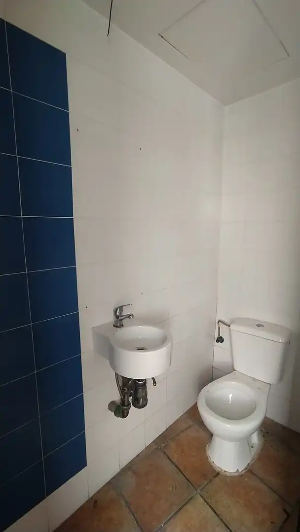 Baño de Local de alquiler en Cádiz