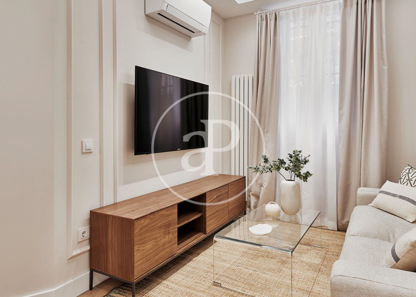 Sala d'estar de Pis en venda en  Madrid Capital amb Aire condicionat, Calefacció i Jardí privat