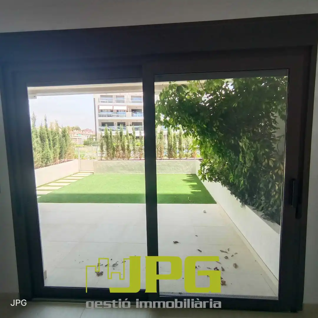 Piso en venta en Calle Violoncellista Vicente Perello, 1, PAU 5