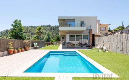 Piscina de Casa o xalet en venda en Matadepera amb Aire condicionat, Terrassa i Piscina