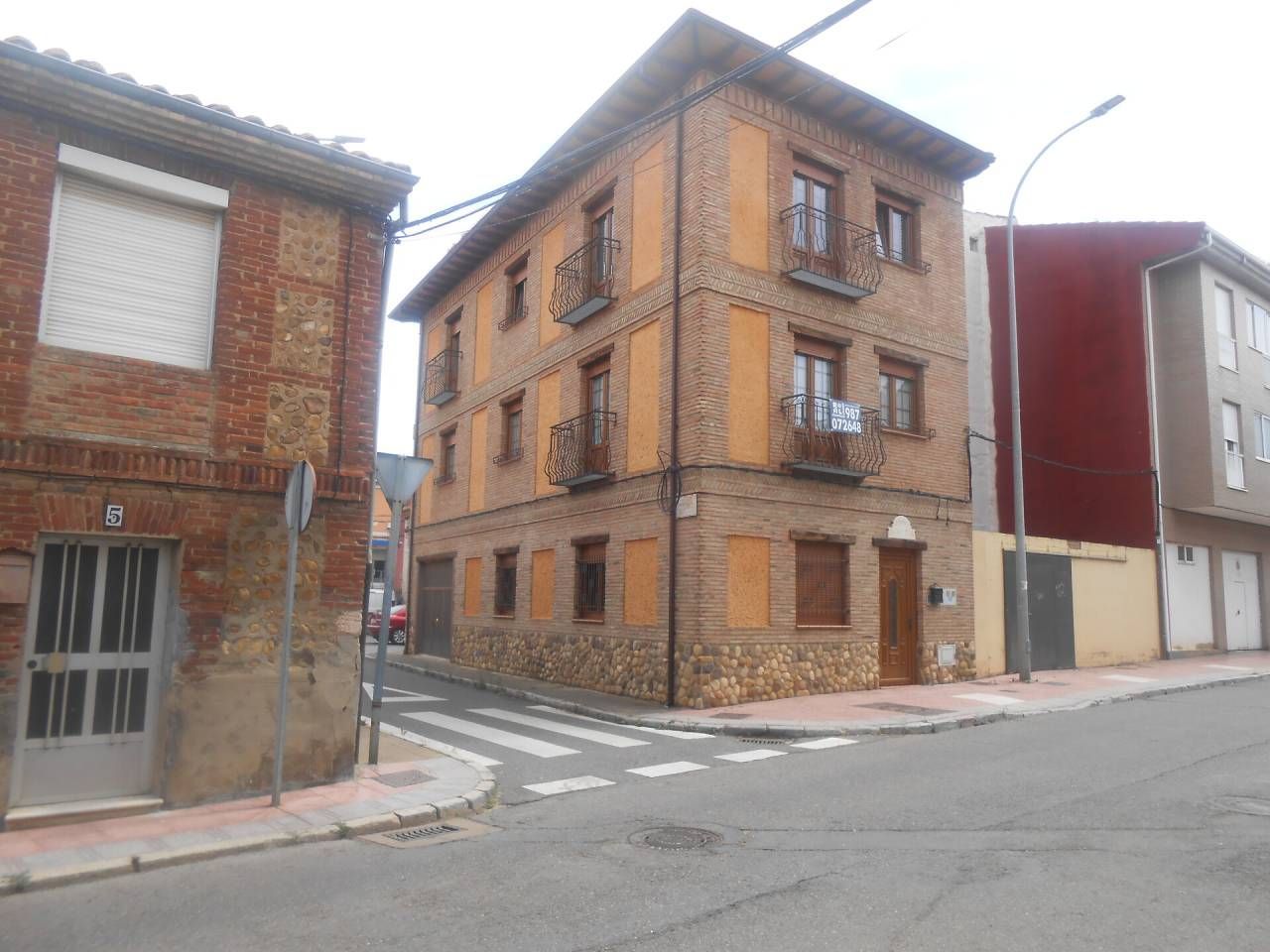 Vista exterior de Casa o xalet en venda en León Capital  amb Terrassa