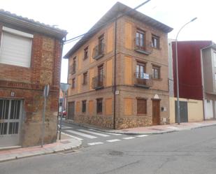 Vista exterior de Casa o xalet en venda en León Capital  amb Terrassa