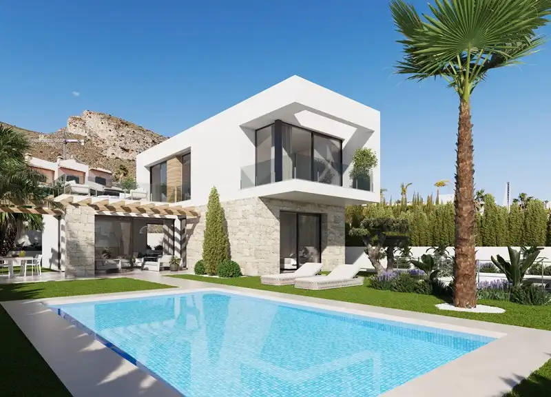Chalet con piscina en venta en Golf Bahía