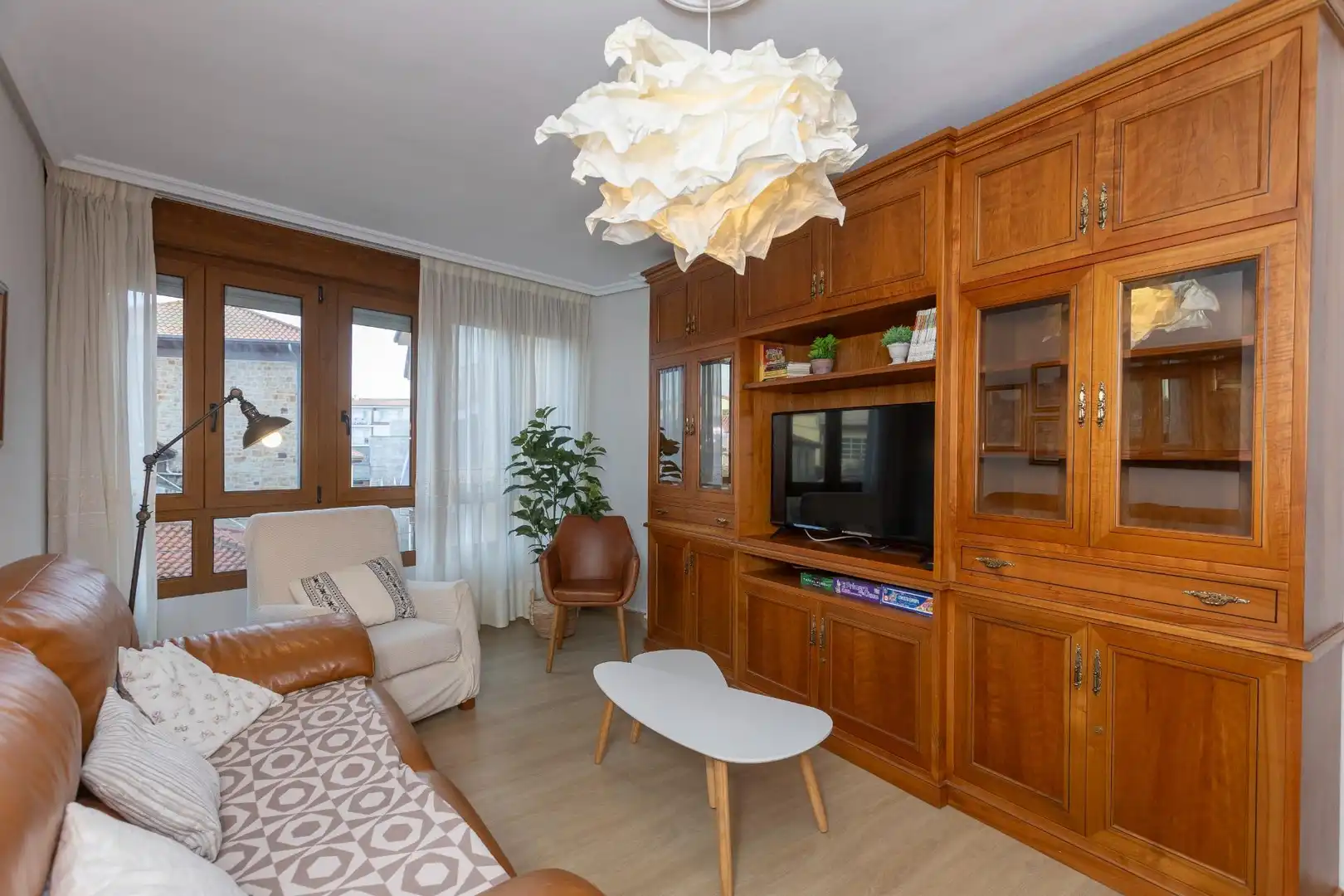 Sala de estar de Piso en venta en San Vicente de la Barquera con Calefacción