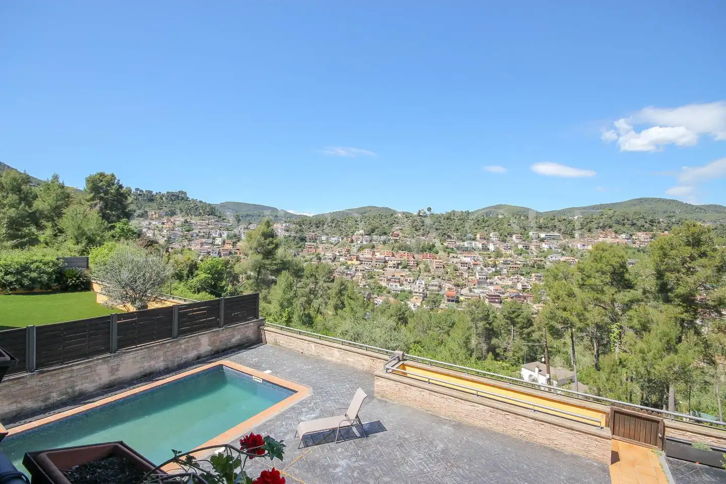 Piscina de Casa o chalet en venta en Vallirana con Aire acondicionado, Calefacción y Jardín privado