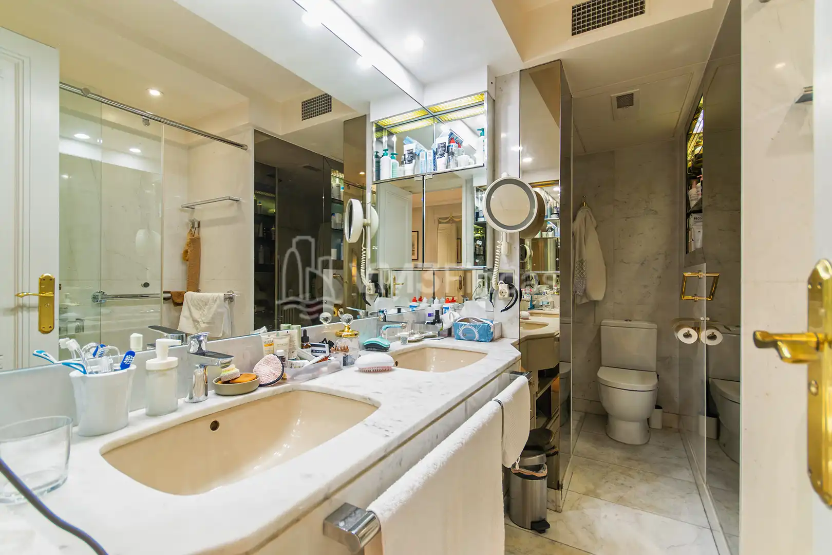 Badezimmer von Wohnung zur Miete in Barcelona mit Klimaanlage, Heizung und Parkett