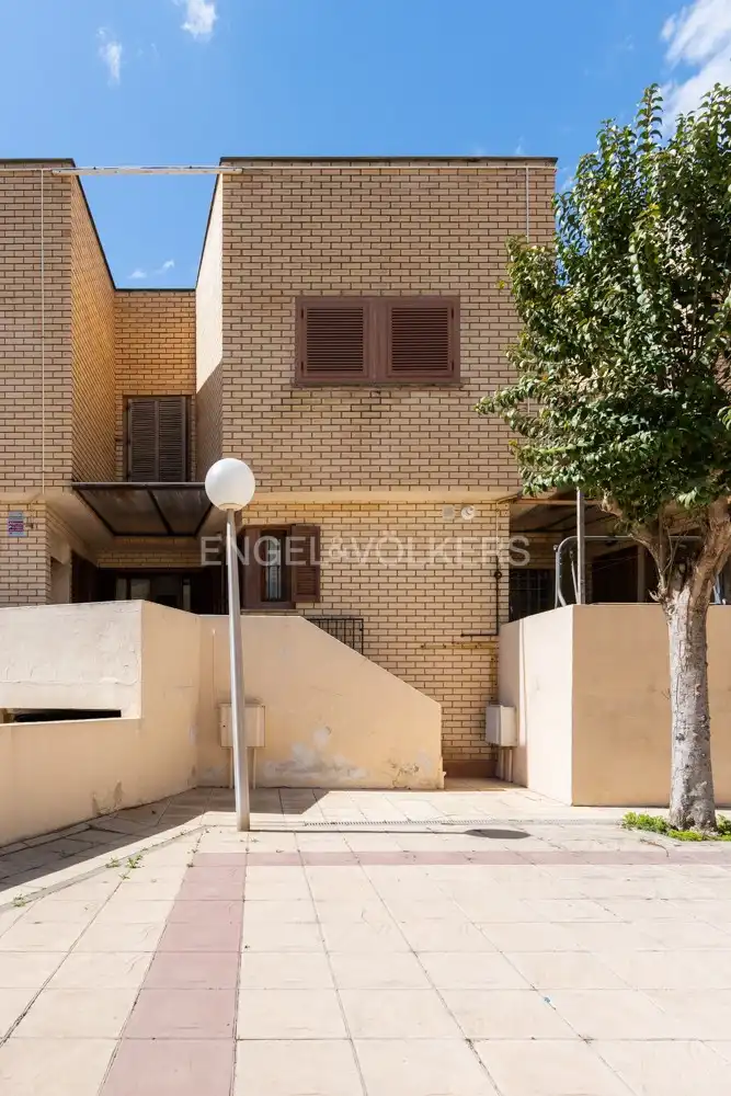 Vista exterior de Casa o xalet de lloguer en Valencia amb Aire condicionat, Calefacció i Jardí privat