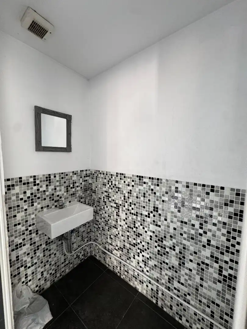 Badezimmer von Geschaftsraum zur Miete in Montornès del Vallès mit Klimaanlage
