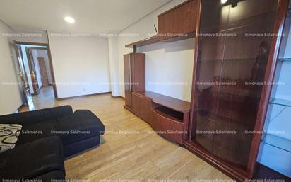 Living room of Flat for sale in Salamanca Capital  with Balcony