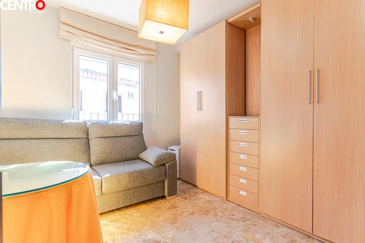 Habitación de Casa o chalet en venta en La Zubia con Aire acondicionado, Calefacción y Jardín privado