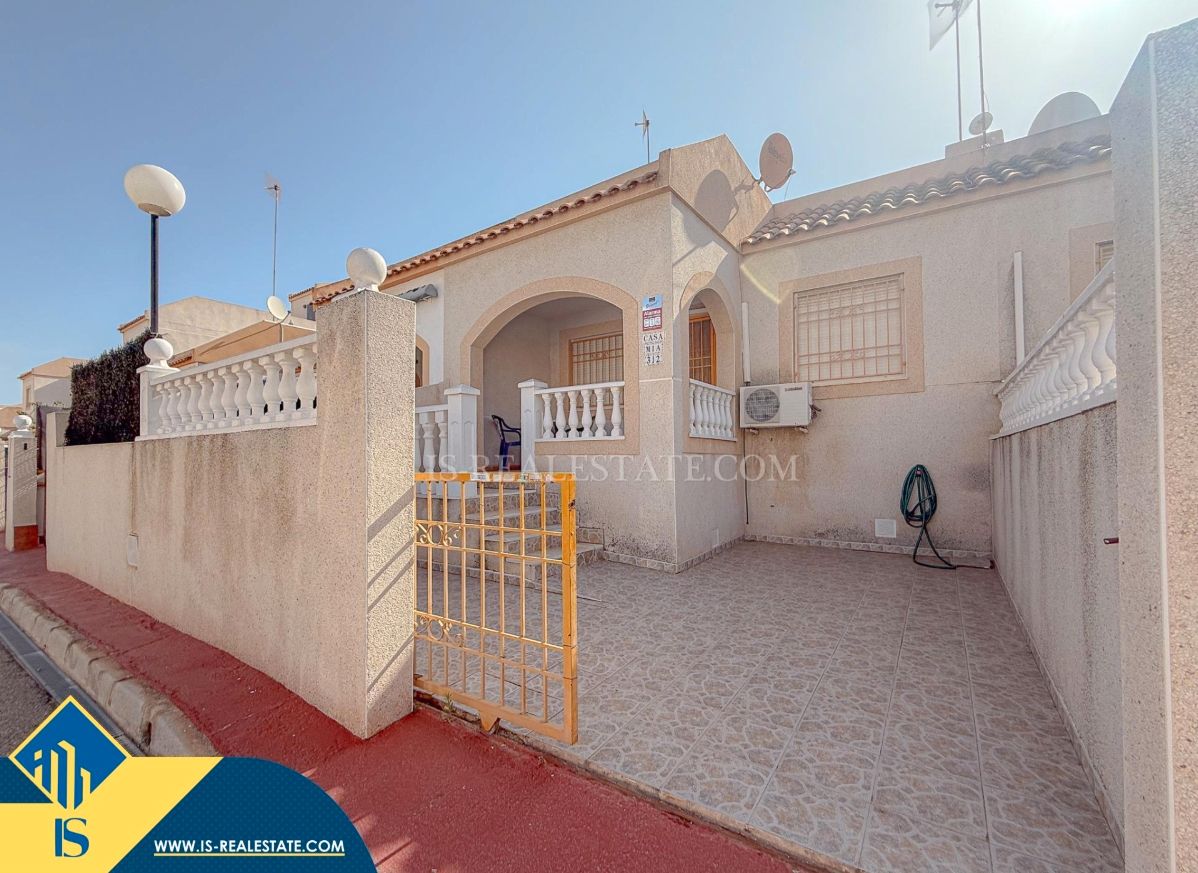 Vista exterior de Casa o chalet en venta en Torrevieja con Aire acondicionado, Calefacción y Terraza