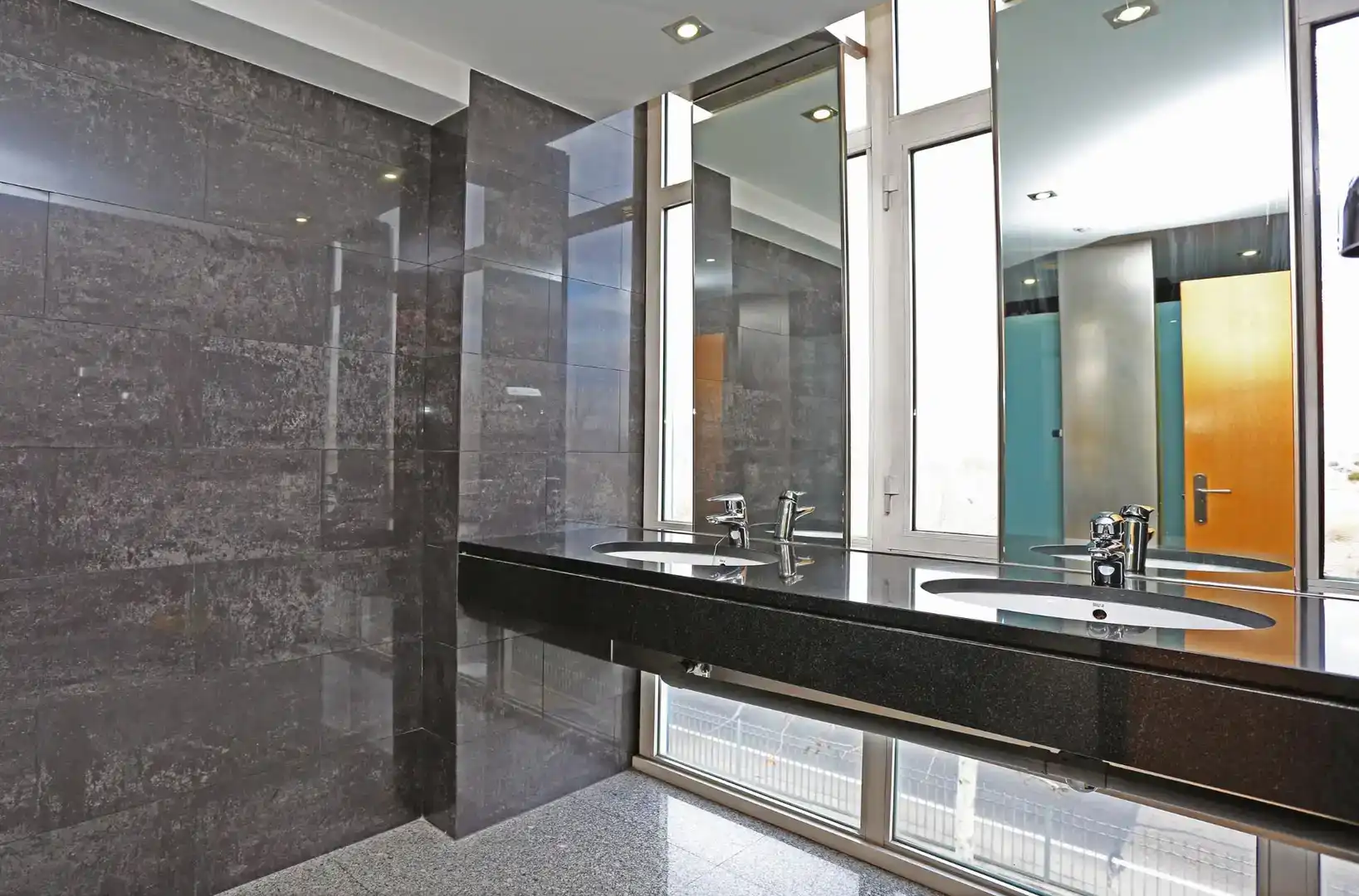 Badezimmer von Büro zur Miete in El Barral Ferial