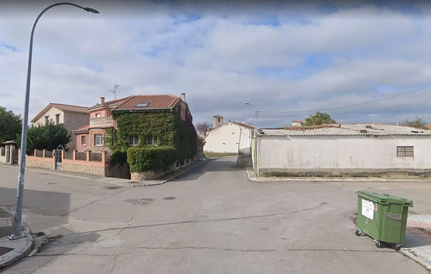 Außenansicht von Residential zum Verkauf in Fuentepelayo